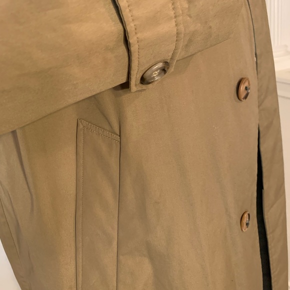 Mens knee-length trench coat. Orvis, 42 Long. Gortex, waterproof, no liner. Tan. - Picture 6 of 11